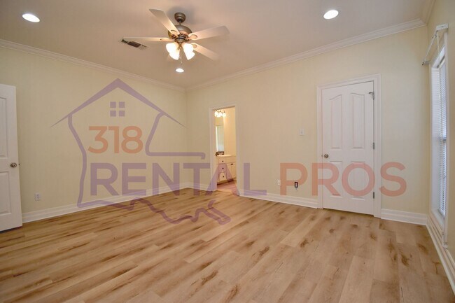 Building Photo - Updated 3 Bedroom, 2 Bath Home