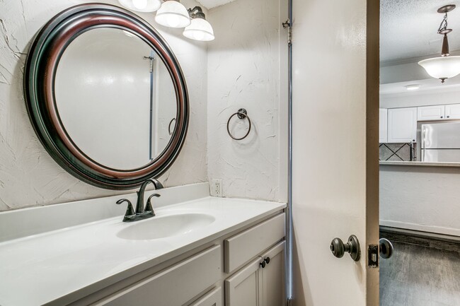 Building Photo - 2621 Piedras Dr