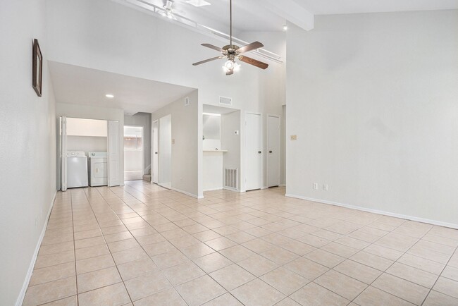 Building Photo - Excellent location under $1500!