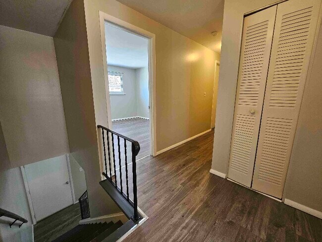 Building Photo - 610 1/2 Sunflower Dr