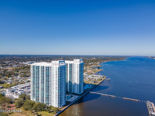 Building Photo - 231 Riverside Dr