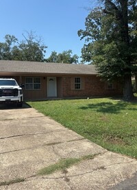 Building Photo - 136 Longwood Dr