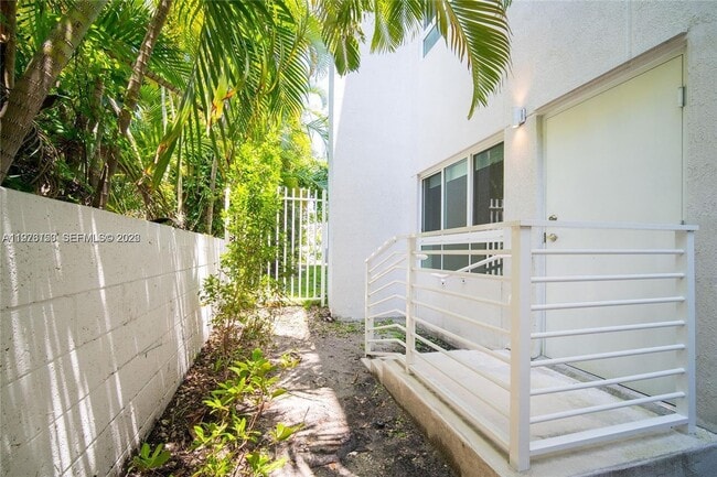 Building Photo - 2561 NE 193rd St