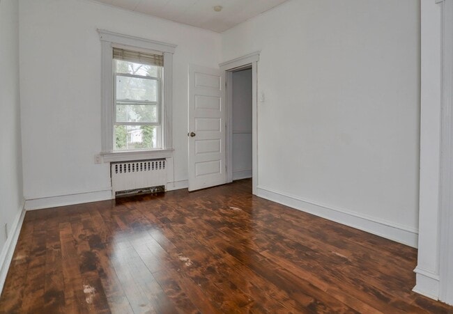 Building Photo - 12 Romaine Ave