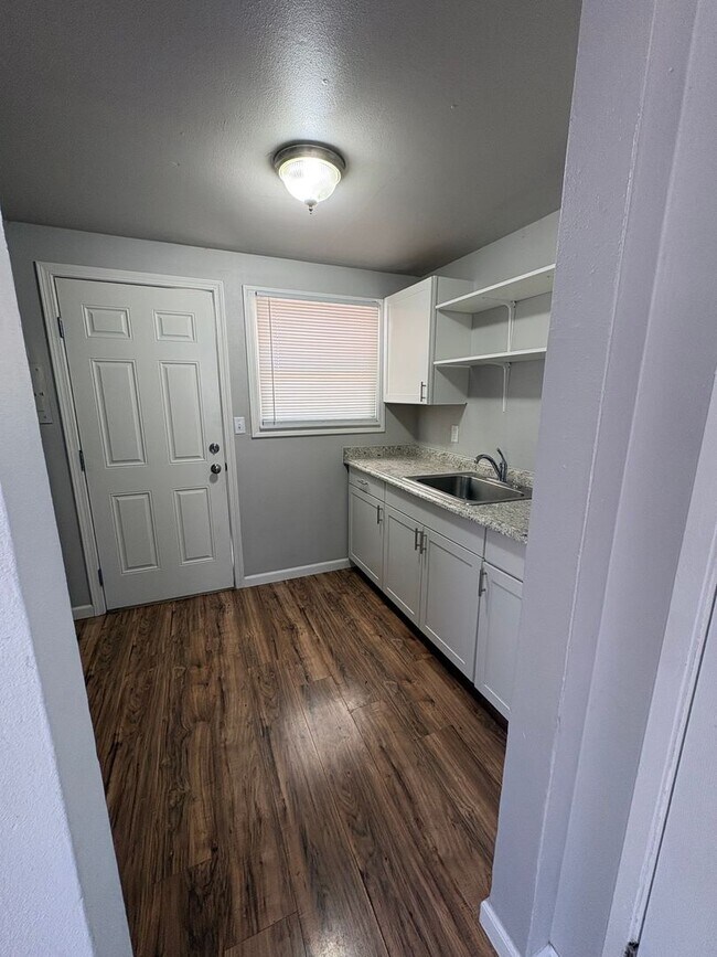 Building Photo - Cite 2 bedroom 1 bathroom Duplex