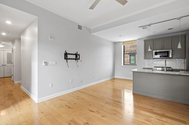 Building Photo - 115 Willow Ave