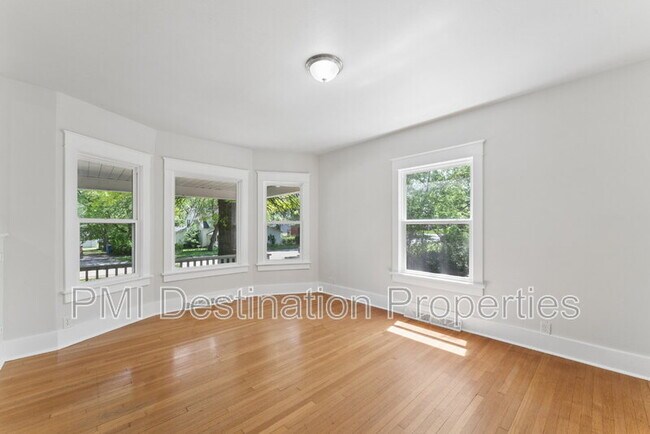 Building Photo - 204 Bury St