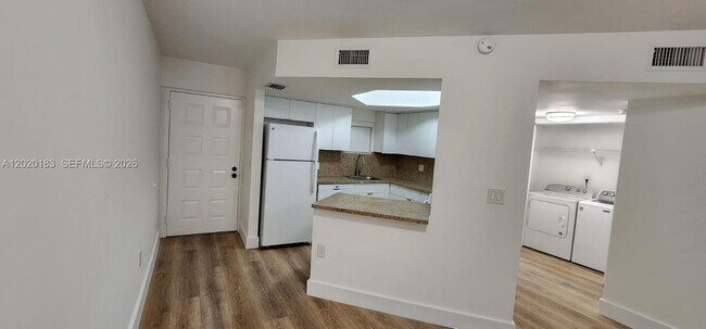 Building Photo - 8333 Lake Dr