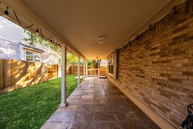 Building Photo - Gated Community - Resort Amenities