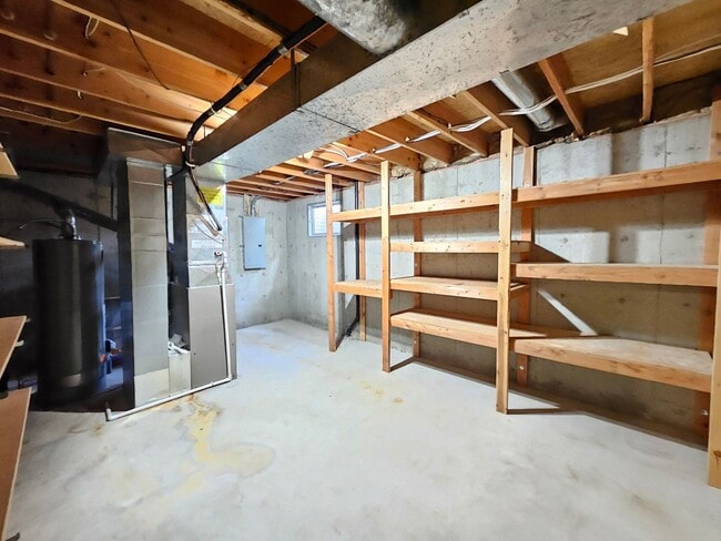 Building Photo - 6902 N Old Fort Dr