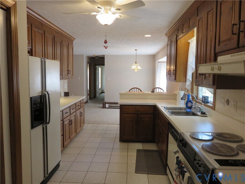 Building Photo - 5801 Wensleydale Dr