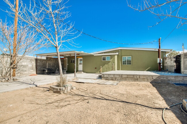 Building Photo - 8613 Kingsway Dr