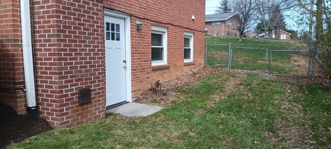 Building Photo - Christiansburg, 3 BR / 2 BA, Available Now