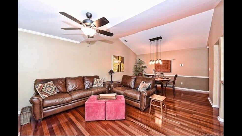 Building Photo - 3300 Selwyn Farms La