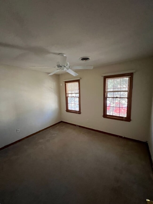 Building Photo - 6165 Stockade Dr