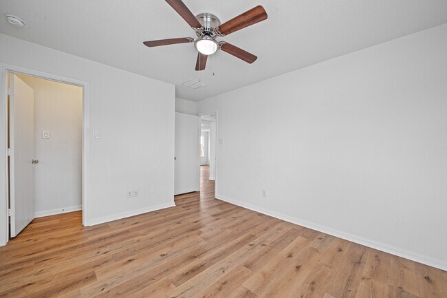 Building Photo - 4118 Lake Cypress Cir