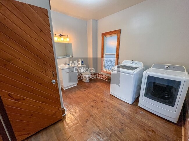 Building Photo - 413 N Iowa- 2 bedroom, 2 bathroom house