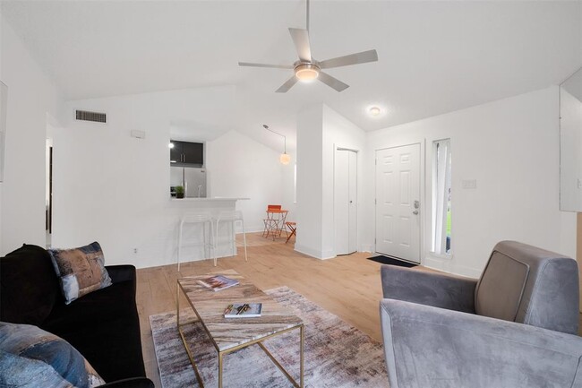 Building Photo - 1601 Faro Dr