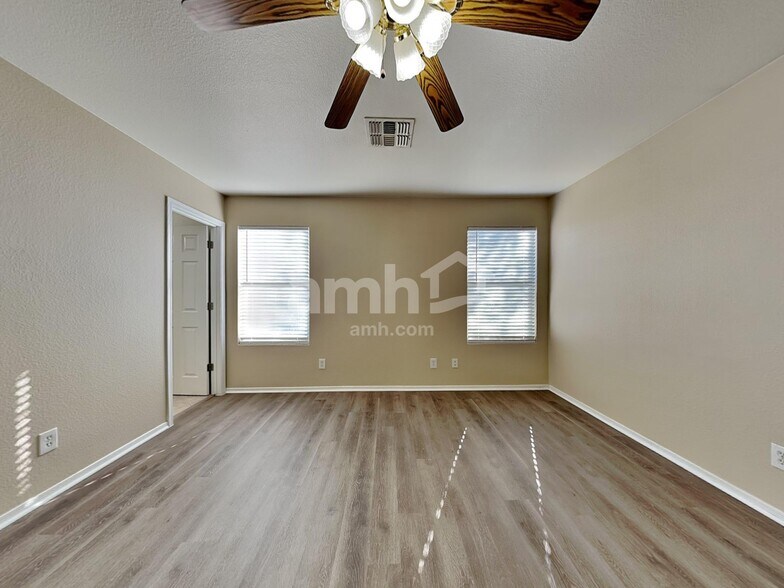 Building Photo - 15617 W Caribbean Ln