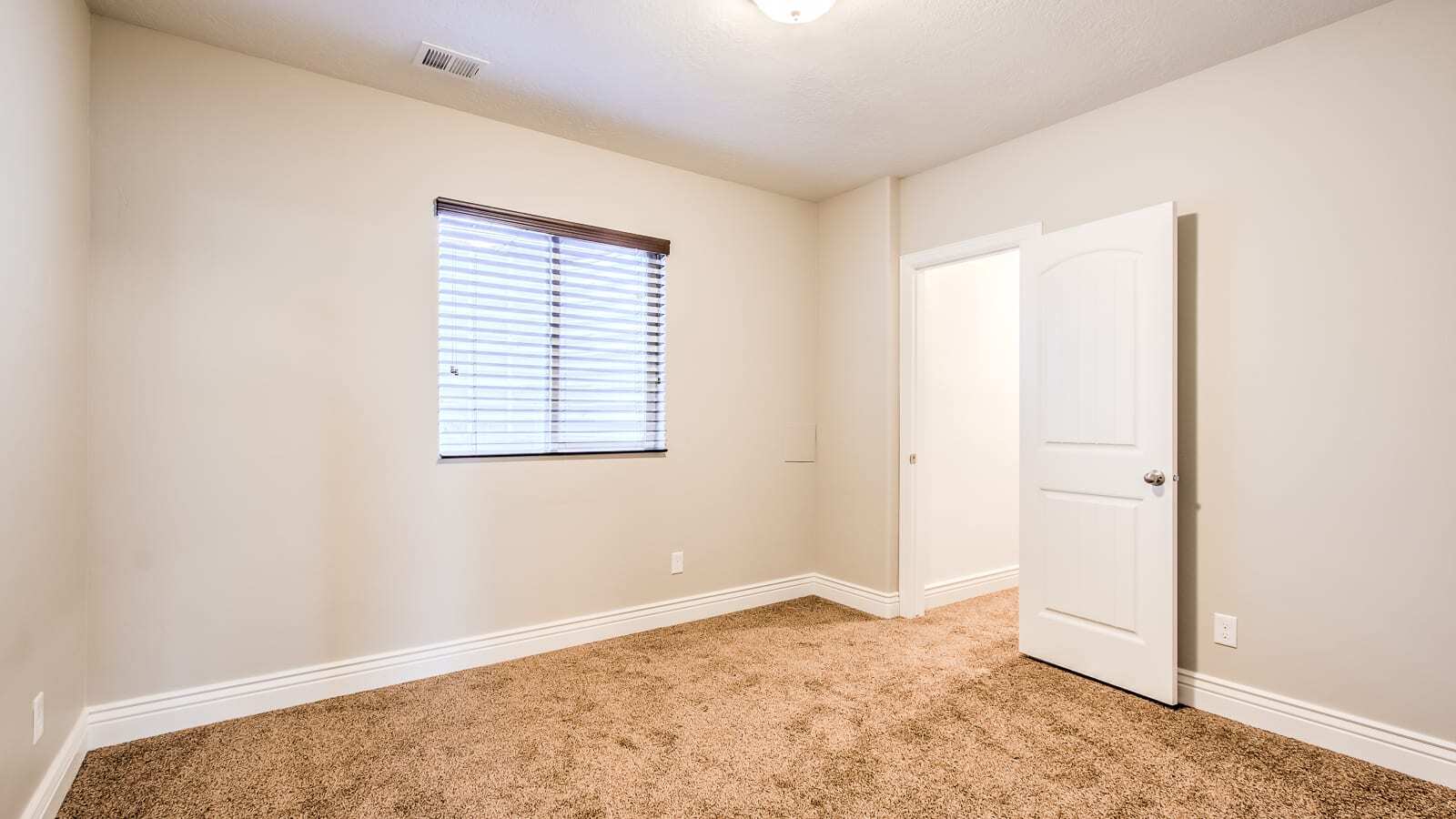 Building Photo - 853 W Horizon Dr