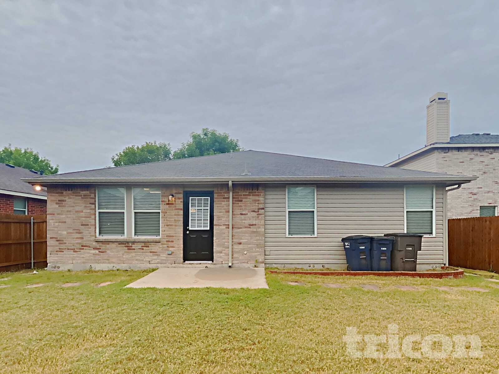 Building Photo - 1913 Lariat Dr