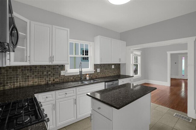 Building Photo - 1629 Ferris Ave