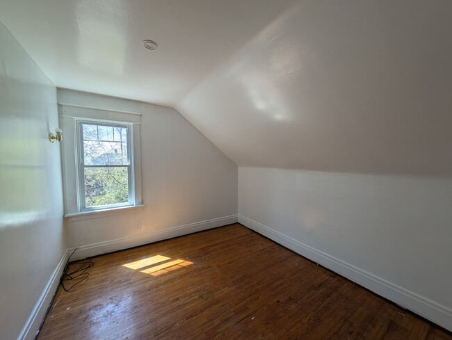 Building Photo - 507 Lisbon Ave