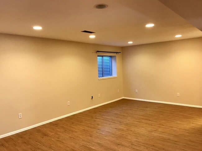 Building Photo - CHARMING 3BD in SUNDOWN NEIGHBORHOOD - Security Deposit Waiver Available