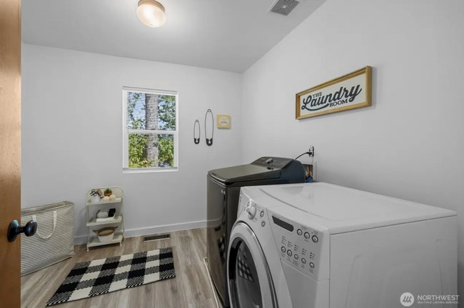 Building Photo - 4 Bed + Bonus Room, 2.5 Bath Home in Coyote Ridge w/ Park Access & Garage!