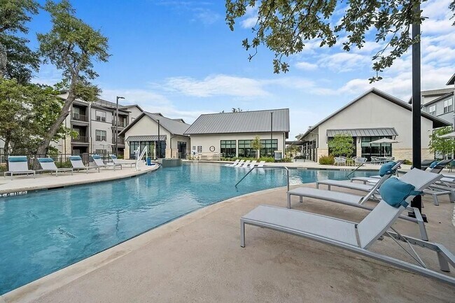Building Photo - 2090 Raider Way