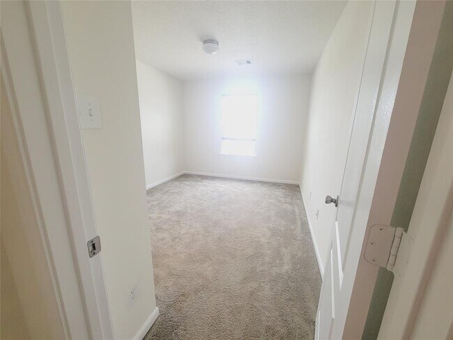 Building Photo - 15606 Barton Orchard Ln