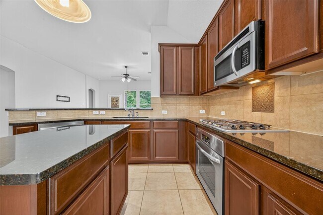 Building Photo - 7023 Sanders Hill Ln