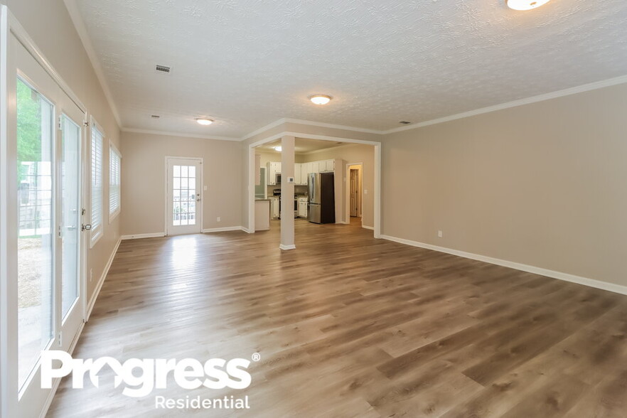 Building Photo - 220 Chesterfield Ct