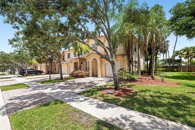 Building Photo - 8401 SW 25th Ct