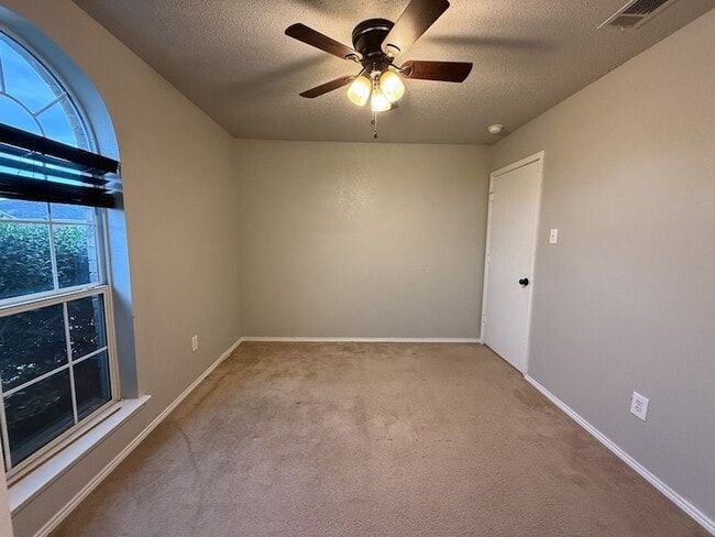 Building Photo - 7033 Snowy Owl St