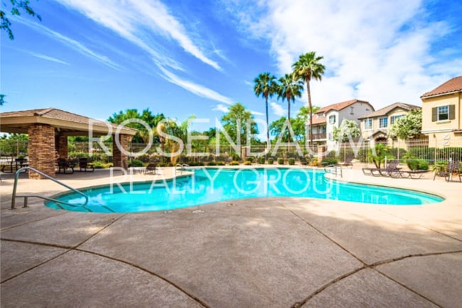 Building Photo - Stylish 3-story townhome in The Gardens Co...
