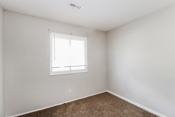 Building Photo - 9638 Helmsley Way