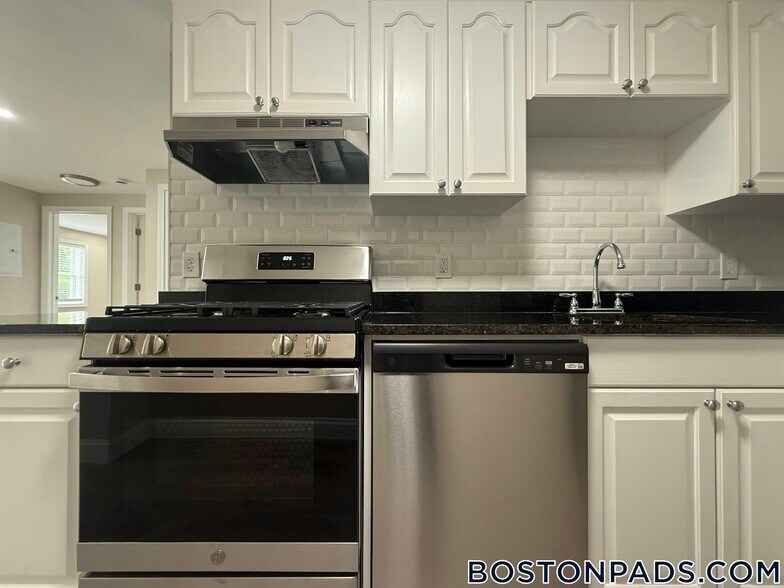 Building Photo - 23 Kenmar Dr