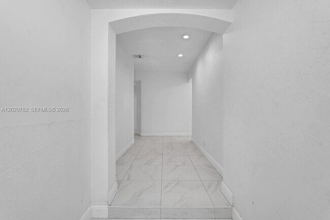 Building Photo - 2417 Pierce St