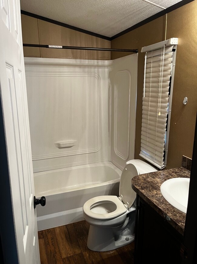 Building Photo - 513 N Avenue F