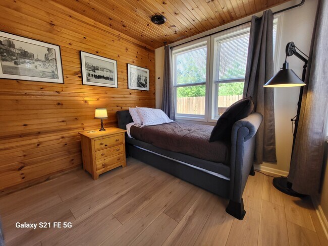 Building Photo - 7421 Washington St