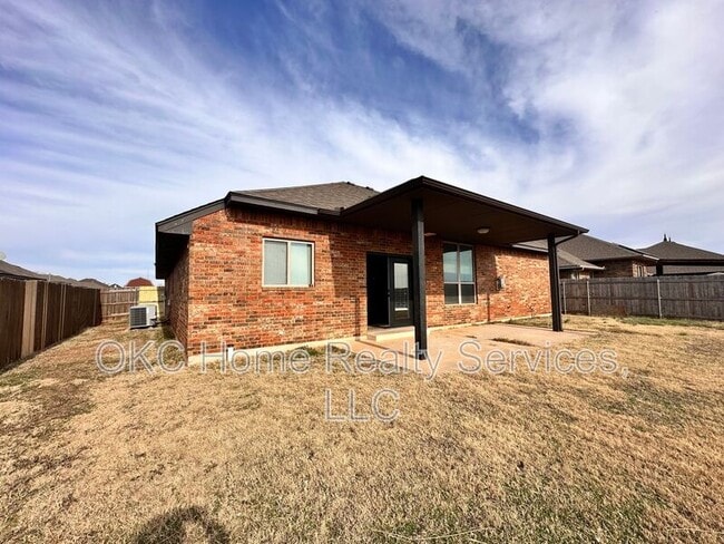 Building Photo - 2412 SE 92nd Terrace