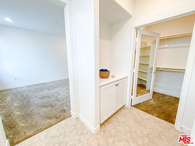 Building Photo - 1893 Union St