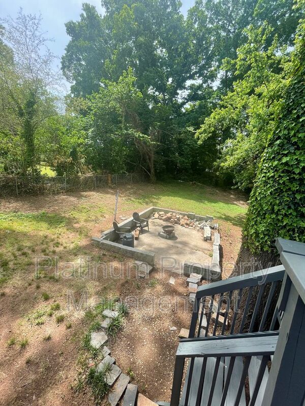 Building Photo - 3485 Maplehurst Dr