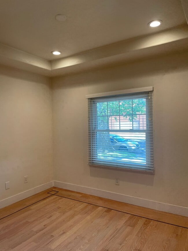 Building Photo - 3018 D St