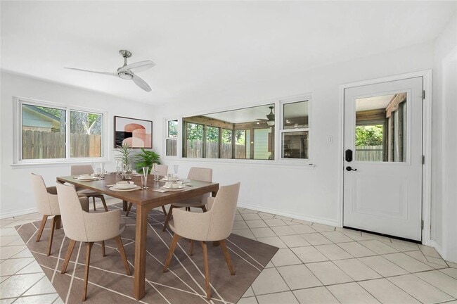 Building Photo - 10255 Missel Thrush Dr