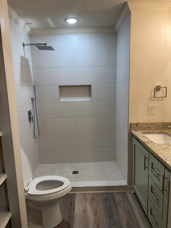 Building Photo - 104 Comanche Dr