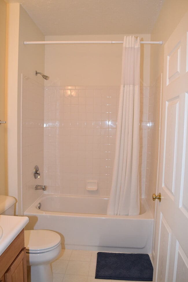 Building Photo - 3889 Thorngate Dr