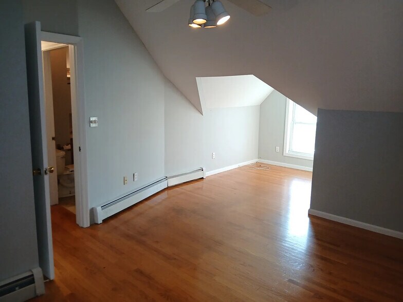 Building Photo - 35 Fairview St