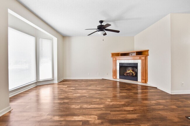 Building Photo - Three Bedroom in Sango!